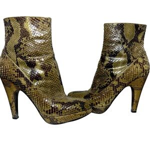 PRADA SNAKESKIN HIGH HEEL ANKLE BOOT
OLIVE GREEN WITH GOLD LEATHER LINING 39 1/2